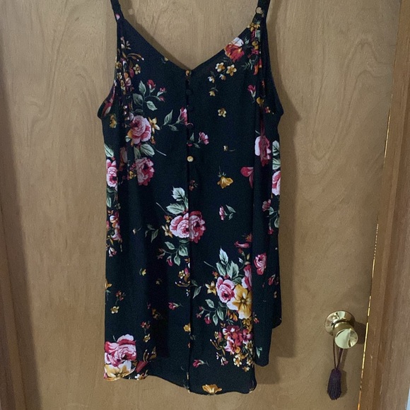 Rose print, flowy, rose print Torrid top - Picture 2 of 5